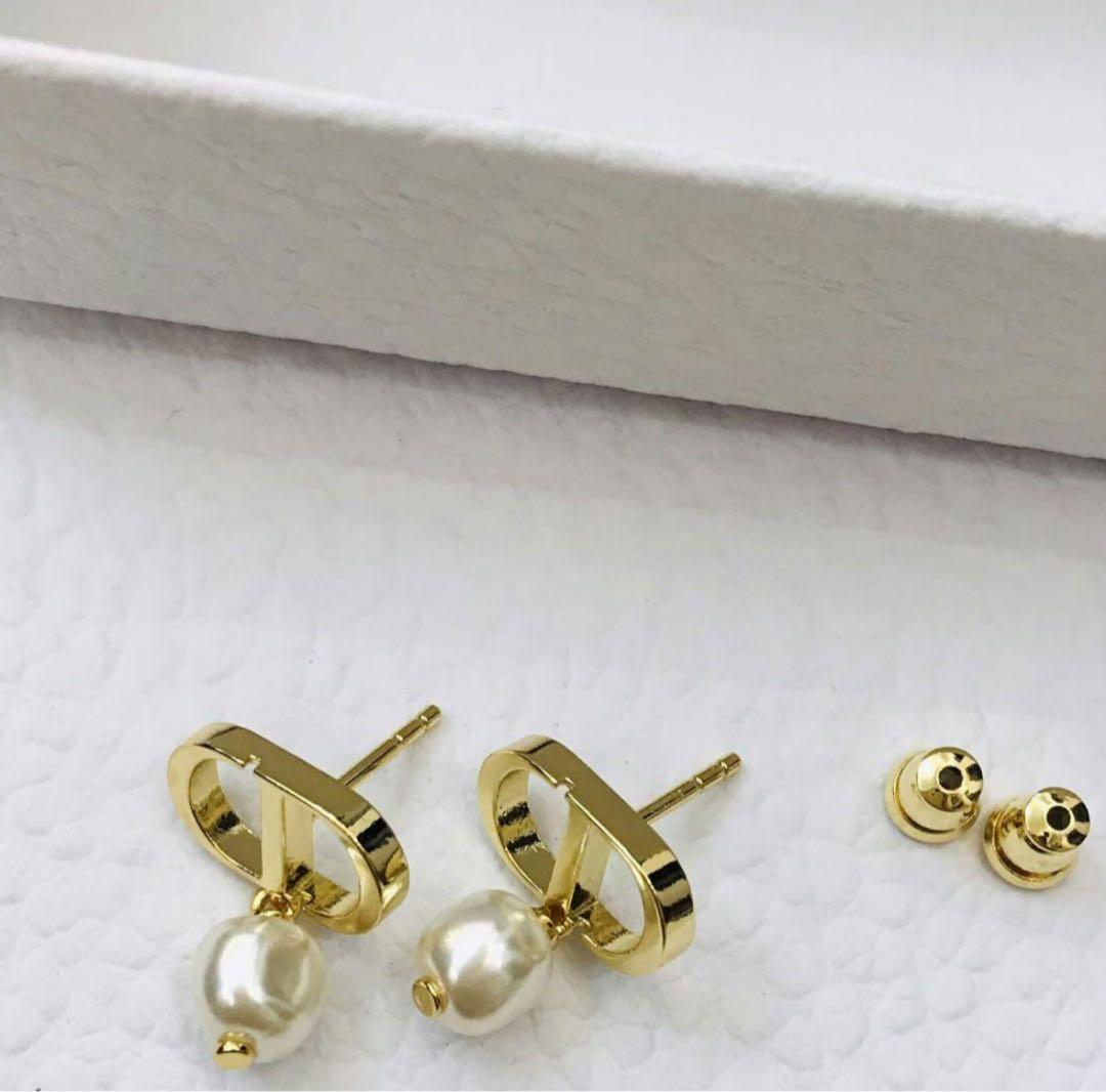 DIOR ディオール CD ピアス 片耳 - メルカリ