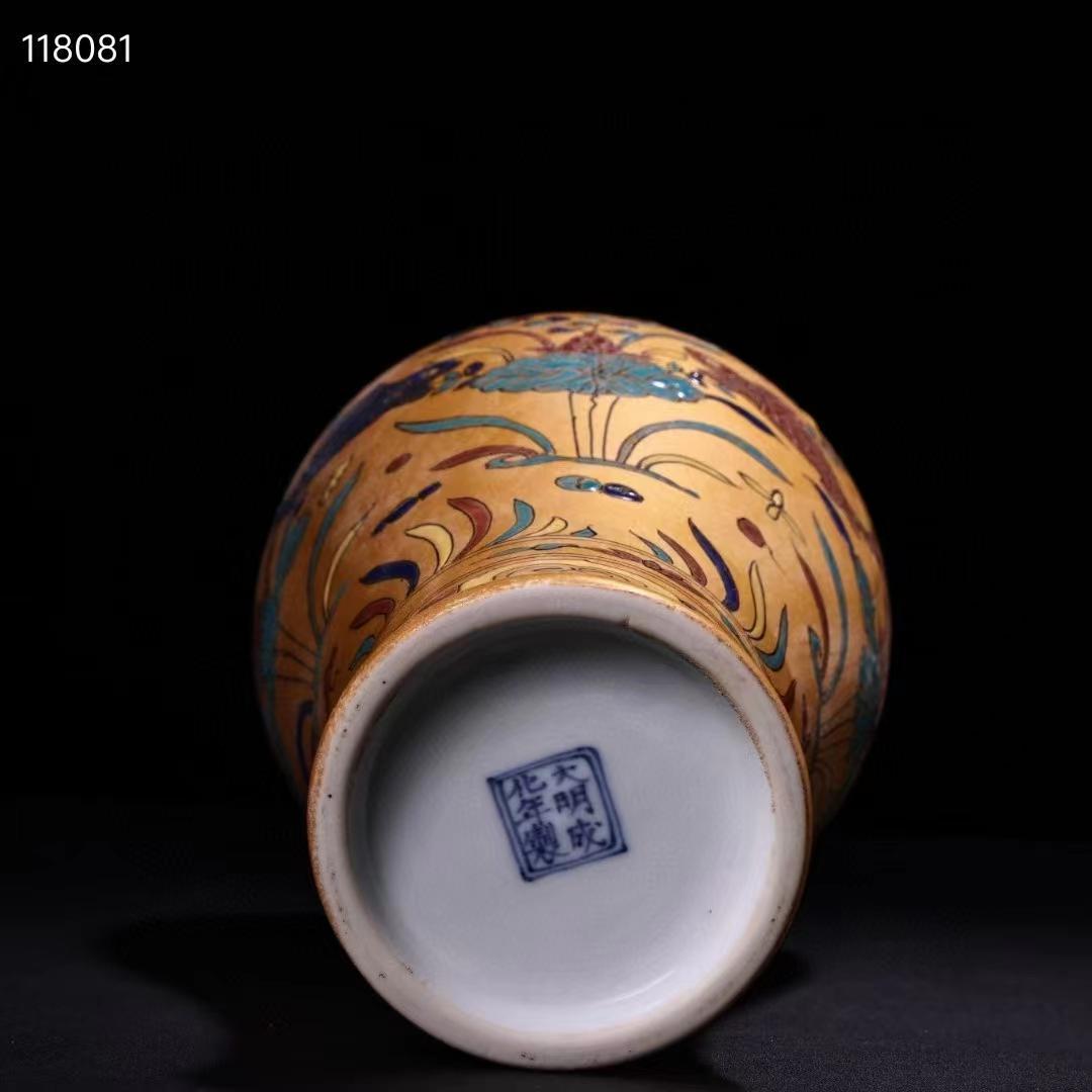 中国古美術・稀有品・純手描き金粉彩陶瓷花瓶・黑檀木箱付き・観賞瓶