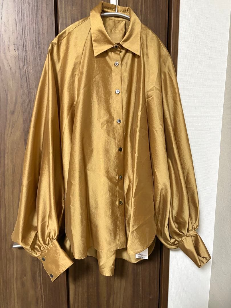 カ*コ様 アドーア　ボリュームスリーブ　サテンブラウス　38ゴールド系 アドーア ボリュームスリーブ サテンブラウス 38ゴールド系 購入