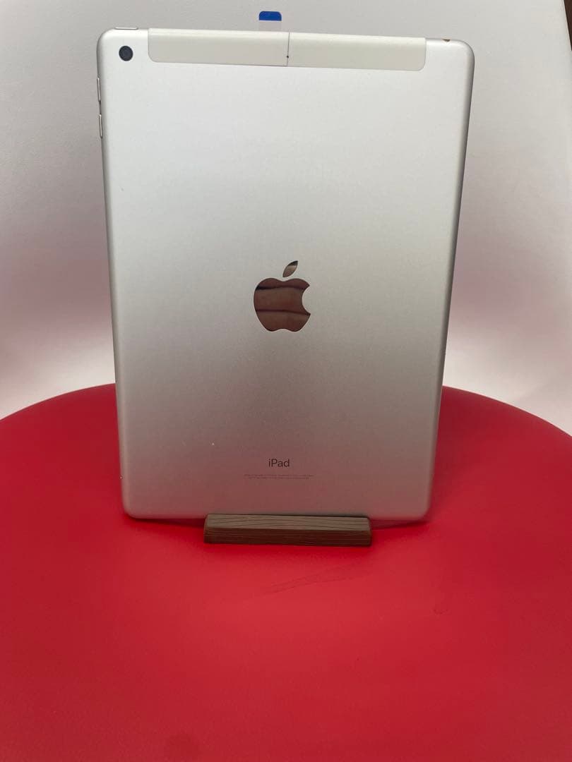 ゆ*ん様 Apple iPad 6 32GBシルバー 本体 Apple iPad 9.7インチ 第6世代 Wi-Fiモデル 32GB 2018年春モデル 価格