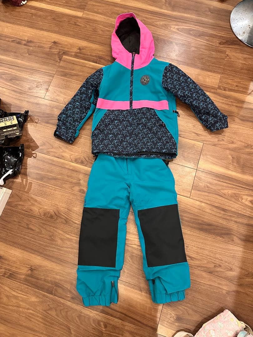 airblaster キッズ　上下　23-24モデル　Mサイズ　キレイ airblaster キッズ 上下 23-24モデル Mサイズ キレイ airblaster