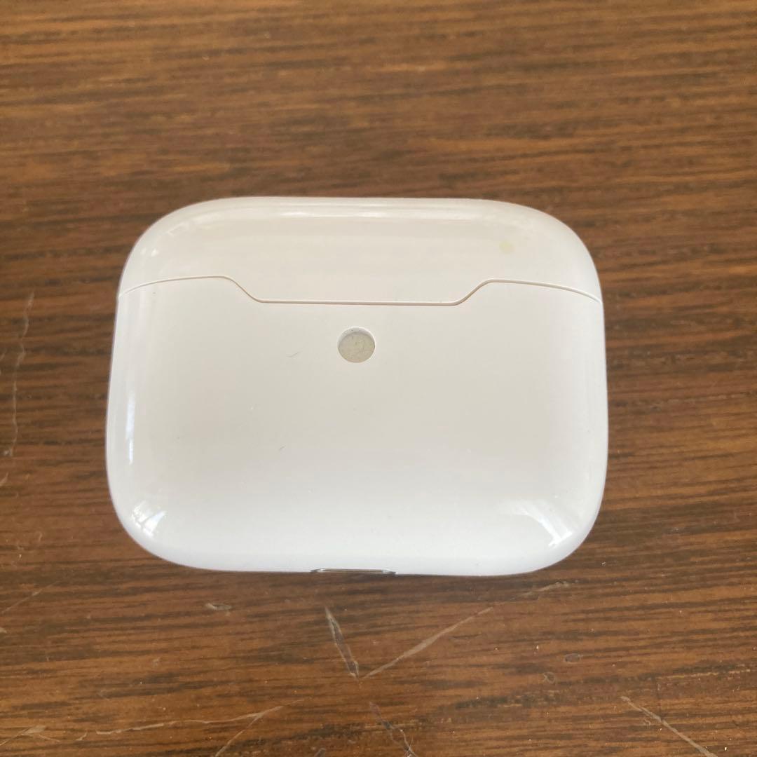 ホワイト ワイヤレスイヤホン 充電ケース、ケーブル付き - メルカリ