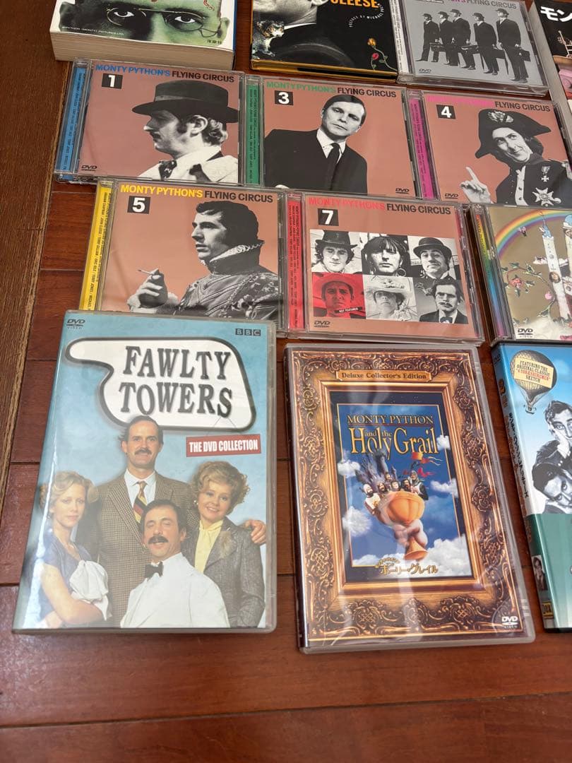 モンティパイソン　DVD,書籍一式