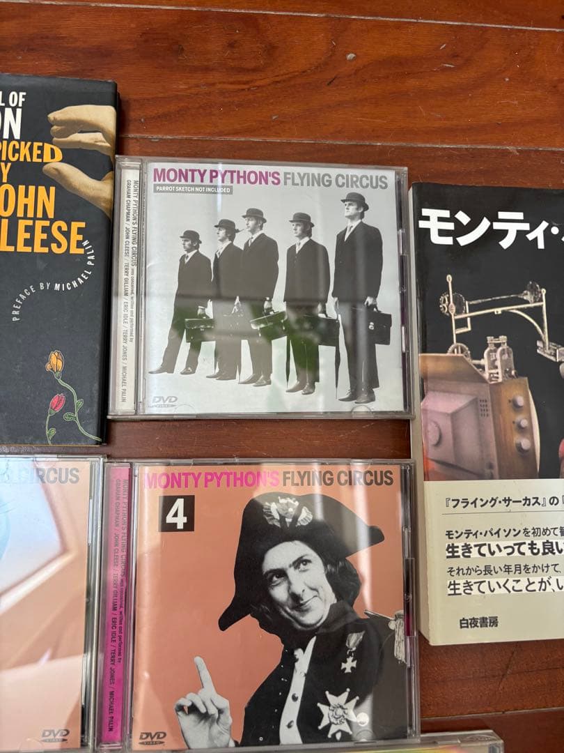 モンティパイソン　DVD,書籍一式