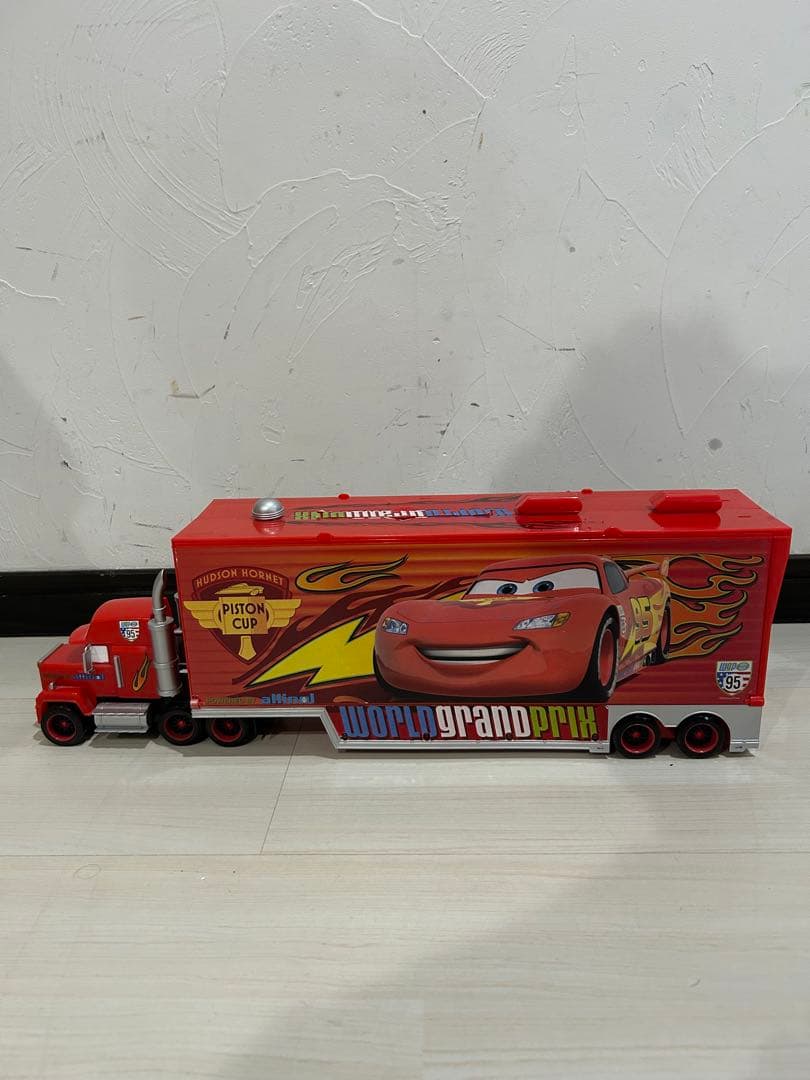 マックトレーラー＆カーズ ミニカー10台セット　ディズニーストア限定 マックトレーラー＆カーズ ミニカー10台セット ディズニーストア限定