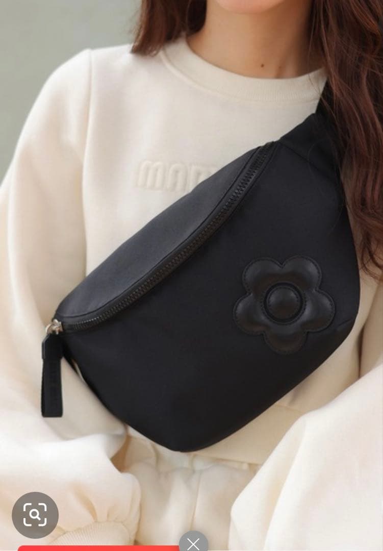 MARY QUANT ブラック ボディバッグ - メルカリ