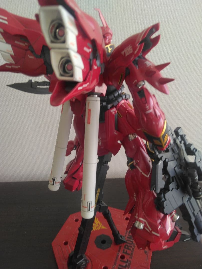 ガンプラ MG シナンジュ 全塗装完成品 バズーカ 専用台座付