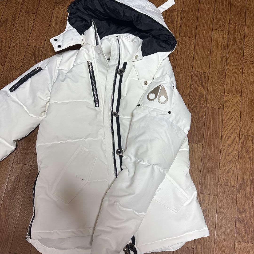 Moose Knuckles ホワイトダウンジャケット - メルカリ