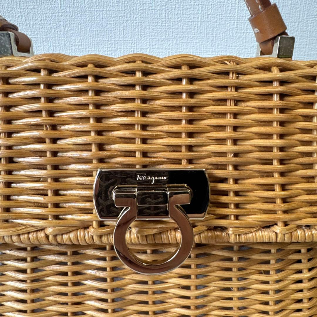 ルヴァトーレフェラガモガンチーニ ストロー かごバッグ ロゴ