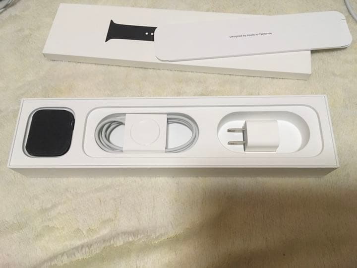 APPLE WATCHシリーズ4 44 ブラック apple care+付き！！ Apple Watch Series 4（GPS + Cellularモデル）- 44mm スペースグレイ