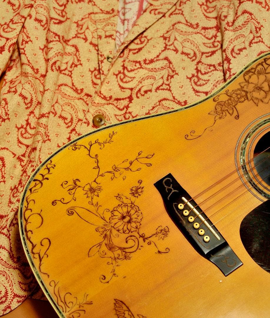 ☆華やかな場面の演出で盛り立てるオブジェへの創造♪【彫刻装飾ギター】