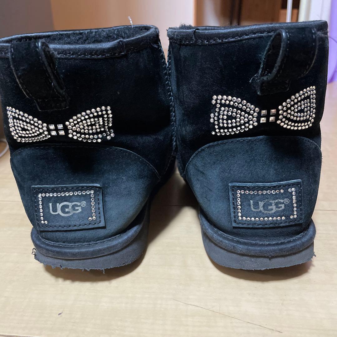 UGG スワロフスキー リボン ムートンブーツ 黒 25cm - メルカリ