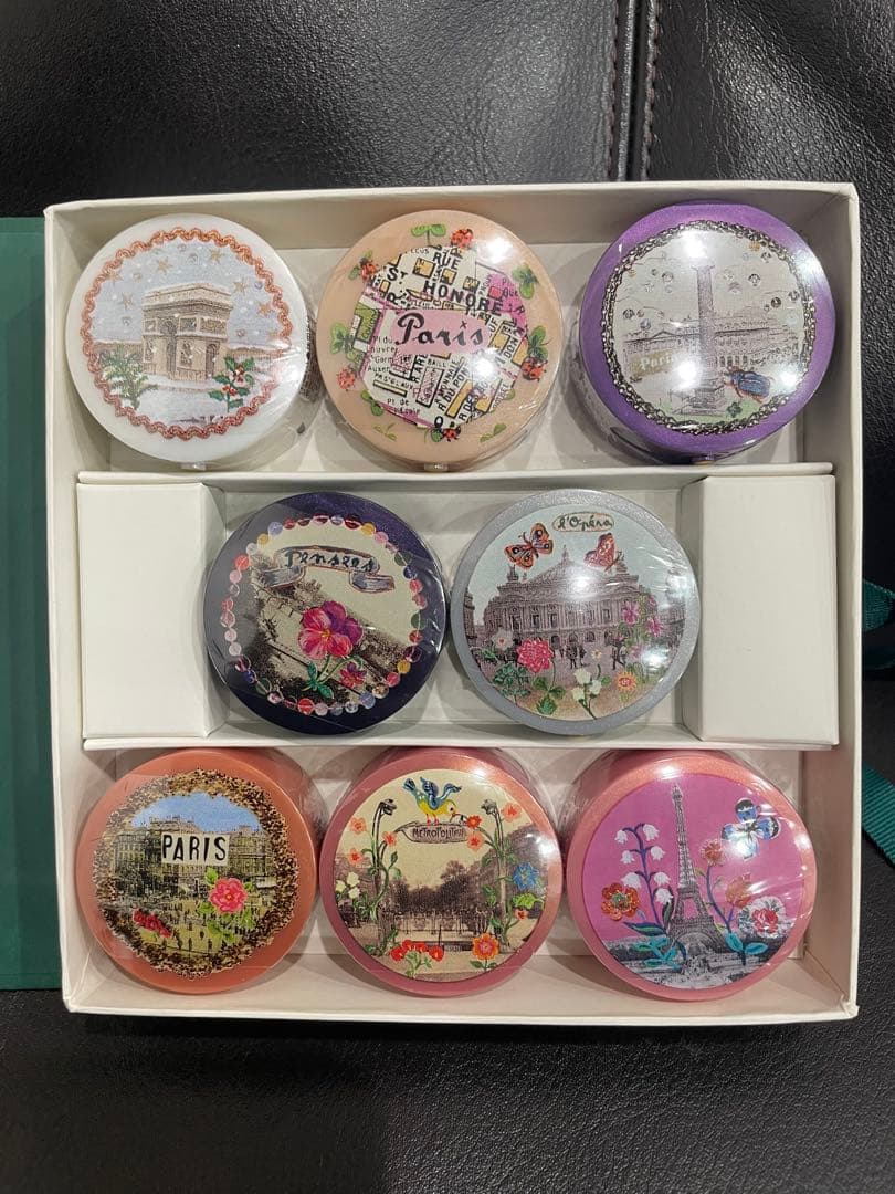 ギ*ク様 【未使用】 BOURJOIS ブルジョワ　アイシャドウ　チーク　ギフト ギ*ク様 【未使用】 BOURJOIS ブルジョワ アイシャドウ チーク ギフト