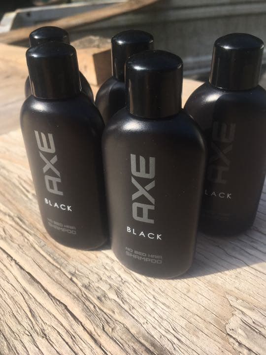 AXE BLACK ノーベッドヘアシャンプー5本 Amazon.co.jp: アックス ブラック ノーベッドヘアシャンプーポンプ (寝