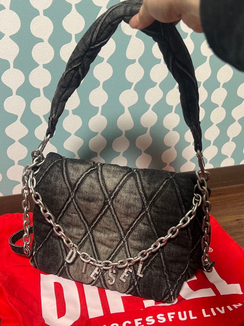 ま*こ様 DIESEL Charm-D Shoulder M Women's Charm-D Shoulder M bag in quilted Denim | Black | Diesel