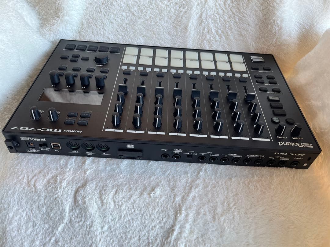 美品】Roland MC-707 GROOVEBOX (Ver.1.82) - メルカリ