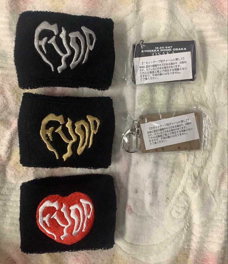 B'z FYOP ガチャ12/20、21 リストバンド カセットチャーム 5点 - メルカリ