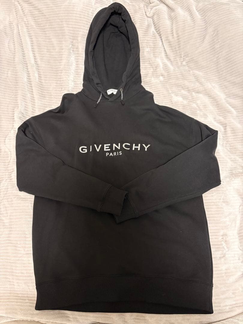 GIVENCHY ブラック フーディ Classic Fit Hole Hoodie Faded Black | The Webster