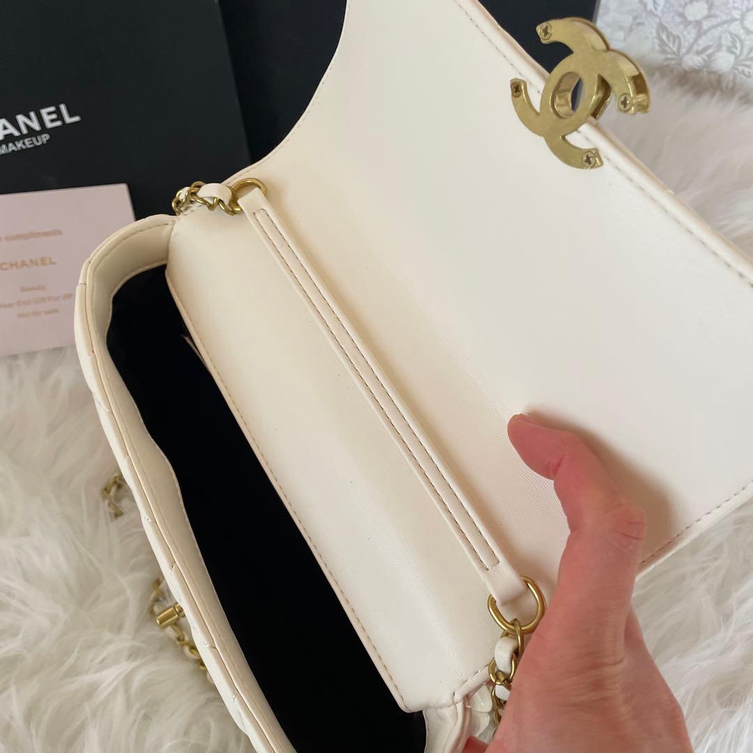 CHANEL ホワイト チェーンショルダーバッグ ノベルティ - メルカリ