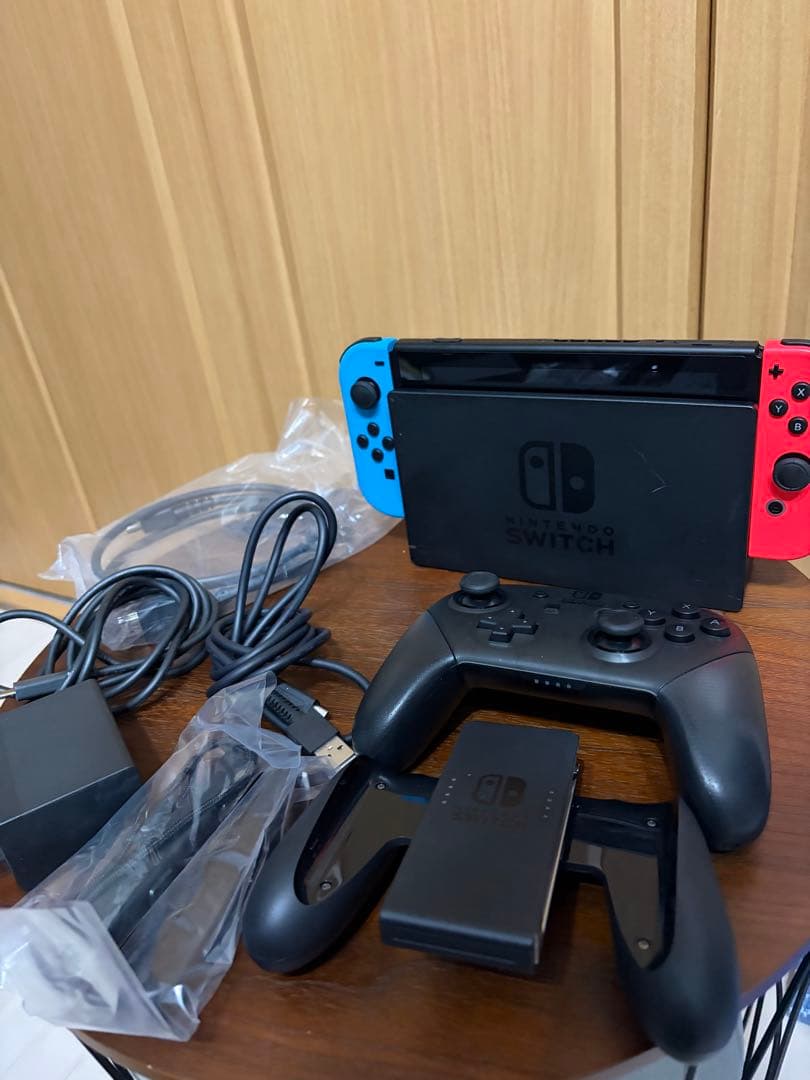 Nintendo Switch 本体 青/赤、純正プロコン 値引き交渉可 Nintendo Switch 本体 青/赤、純正プロコン 値引き交渉可 Nintendo