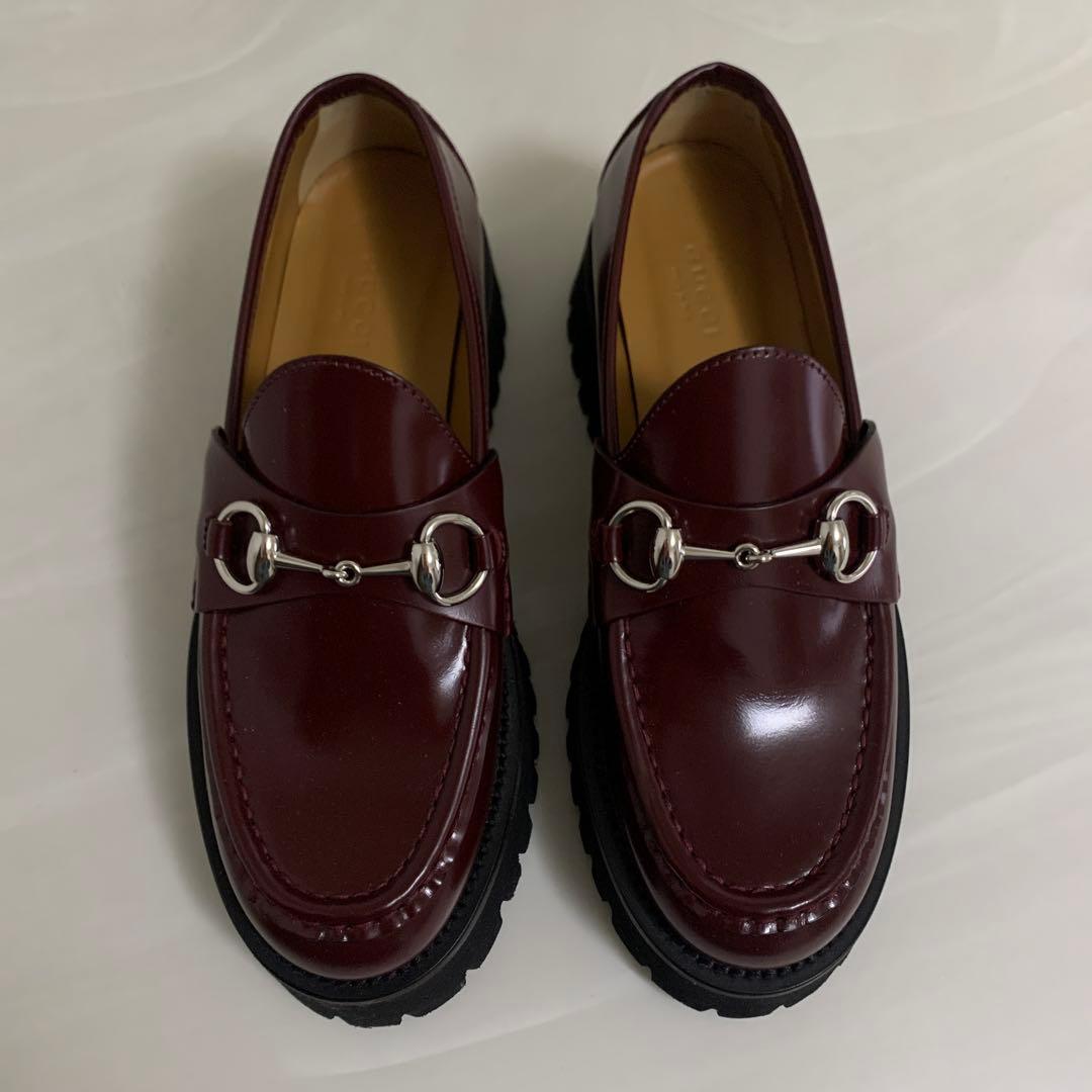 GUCCIバーガンディ 革ローファー 厚底　新品 25 新作 ホースビット付き ローファー 厚底 レザー ラバーソール
