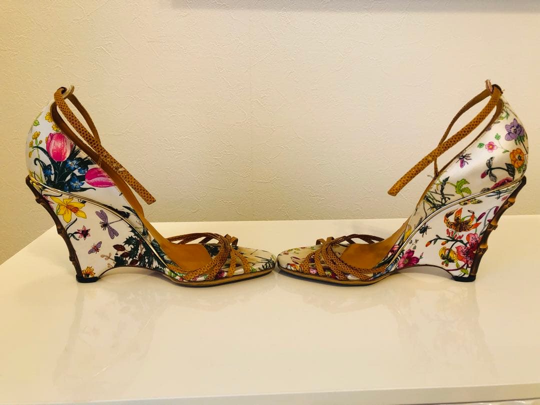【GUCCI】可愛い 花柄 バンブーサンダル 23.5cm