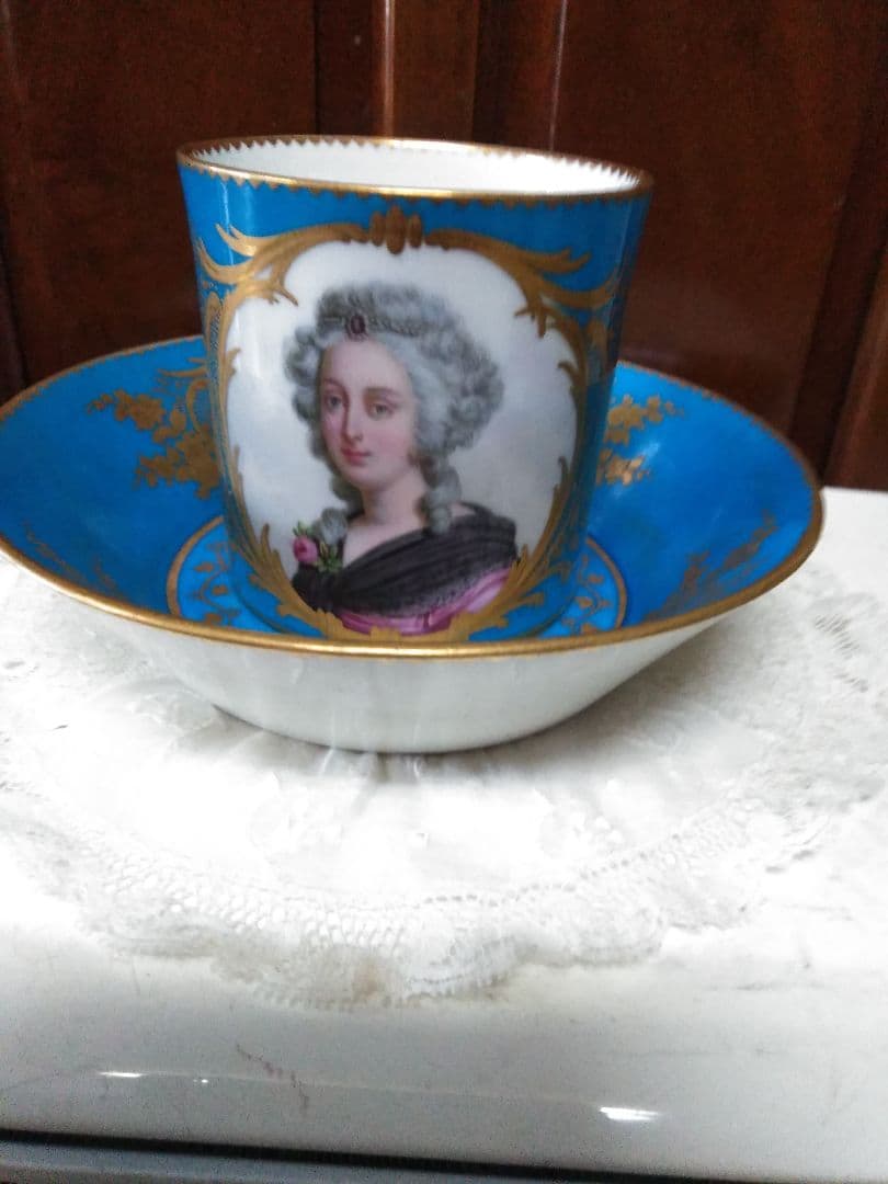 アンティーク　貴族の肖像画のカップ、ソーサー1客 アンティーク 貴族の肖像画のカップ、ソーサー1客 - メルカリ