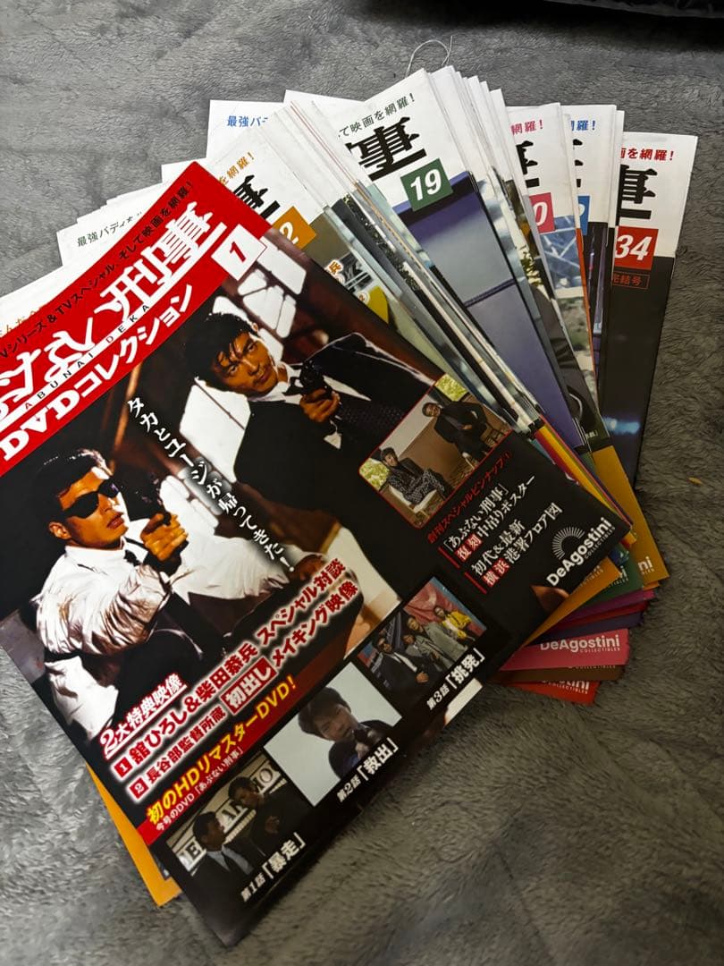 プレミア】あぶない刑事 DVD 全34巻 ラック付 柴田恭兵直筆サイン色紙