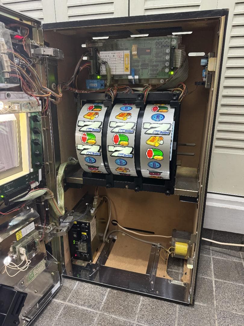 【ご自宅まで送料無料‼️】ハードボイルド　サミー　4号機