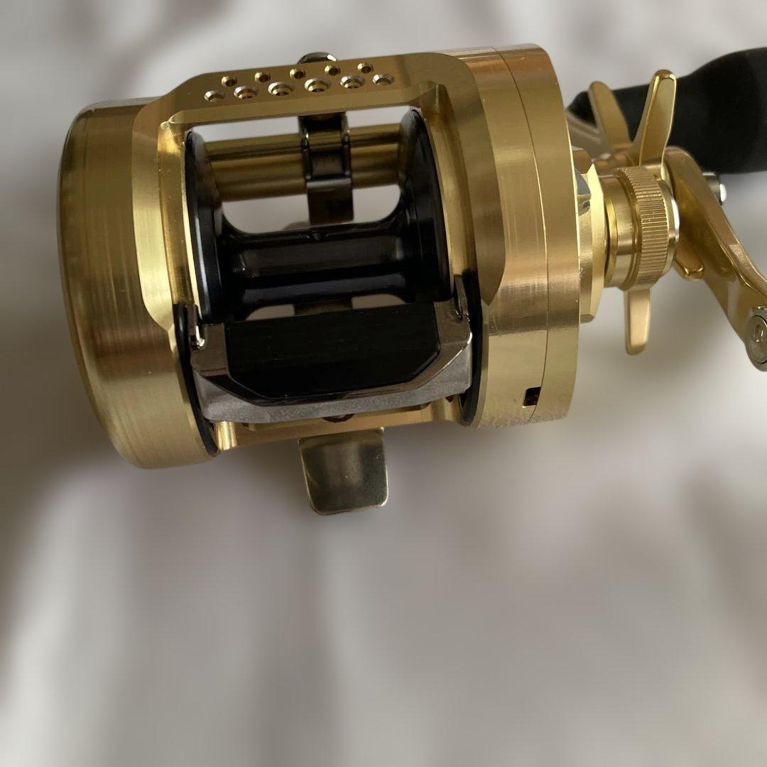 シマノ 23 カルカッタコンクエスト MD400 XGLH おまけ付き - メルカリ