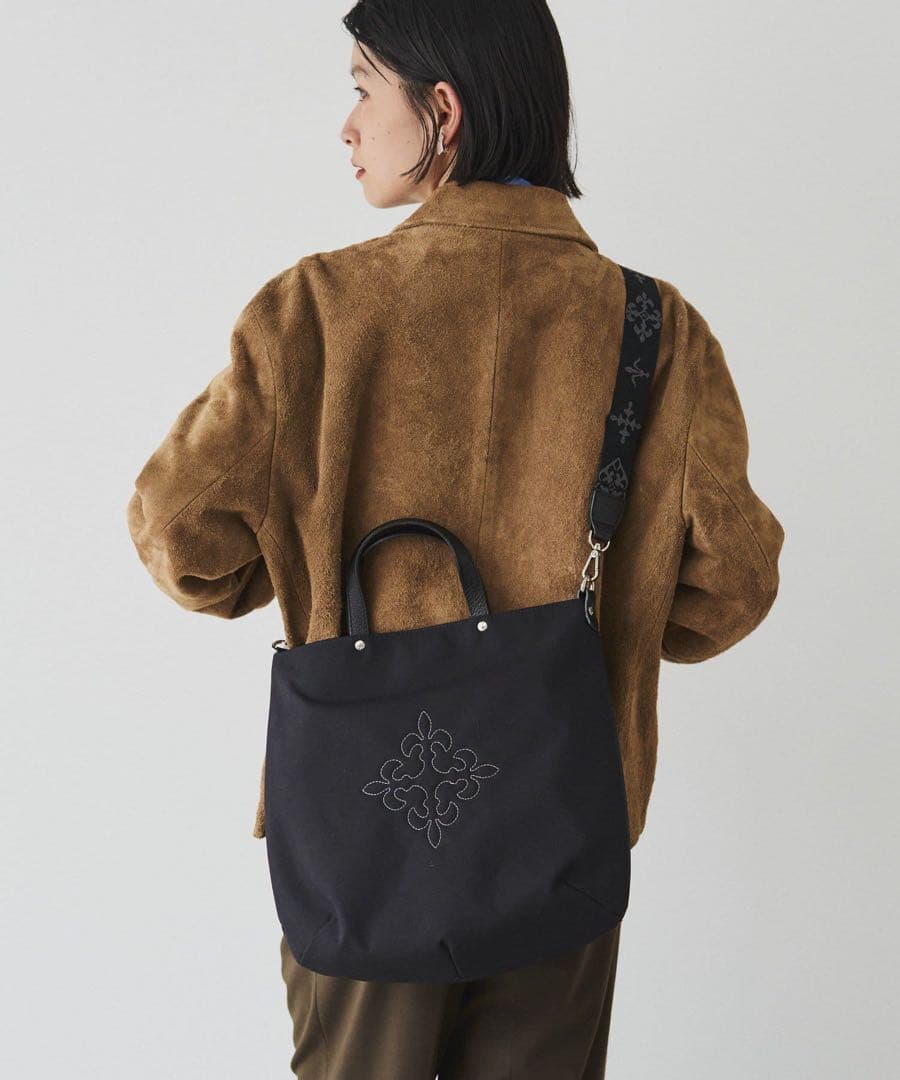 ほぼ未使用ラシット今期A4入るコーデュラナイロン刺繍2wayバッグ