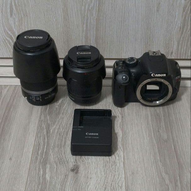 EOS KISS X4 本体　標準レンズ、ズームレンズセット EOS キヤノン デジタル一眼 CANON Kiss X4 ダブルズームキット 中古