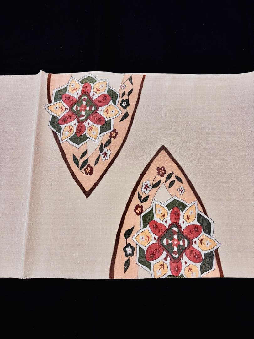 未使用品】袋帯 明綴れ 宝相華 ベージュ お太鼓柄 黄ばみあり！ - メルカリ