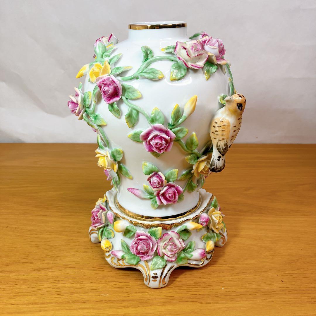 陶磁器 花瓶 鳥 フラワーモチーフ 立体装飾 金彩 アンティーク調