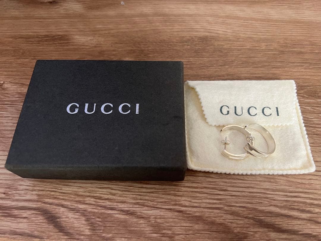 【値下げしました】GUCCI シルバーフープピアス　箱、収納袋付き スペシャルラッピング付き】グッチ GUCCI ピアス 両耳用 純正ボックス