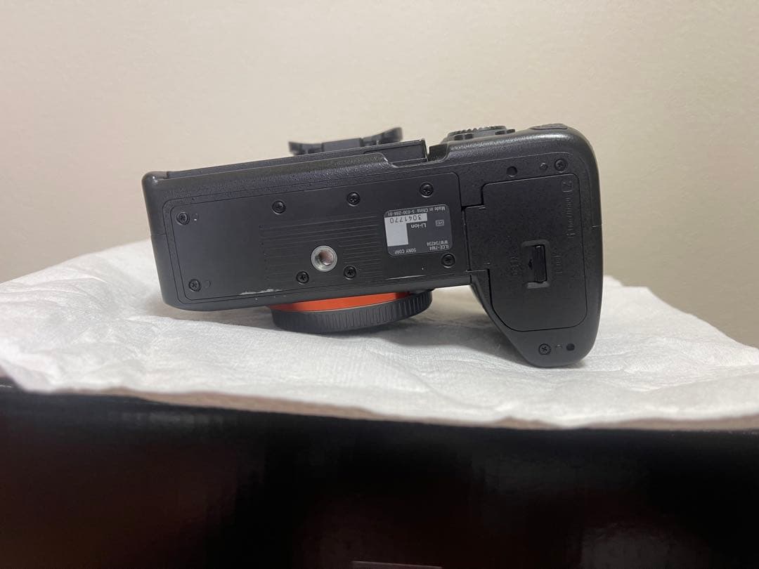 SONY α7 IVミラーレスカメラ 本体とsony純正バッテリー2個