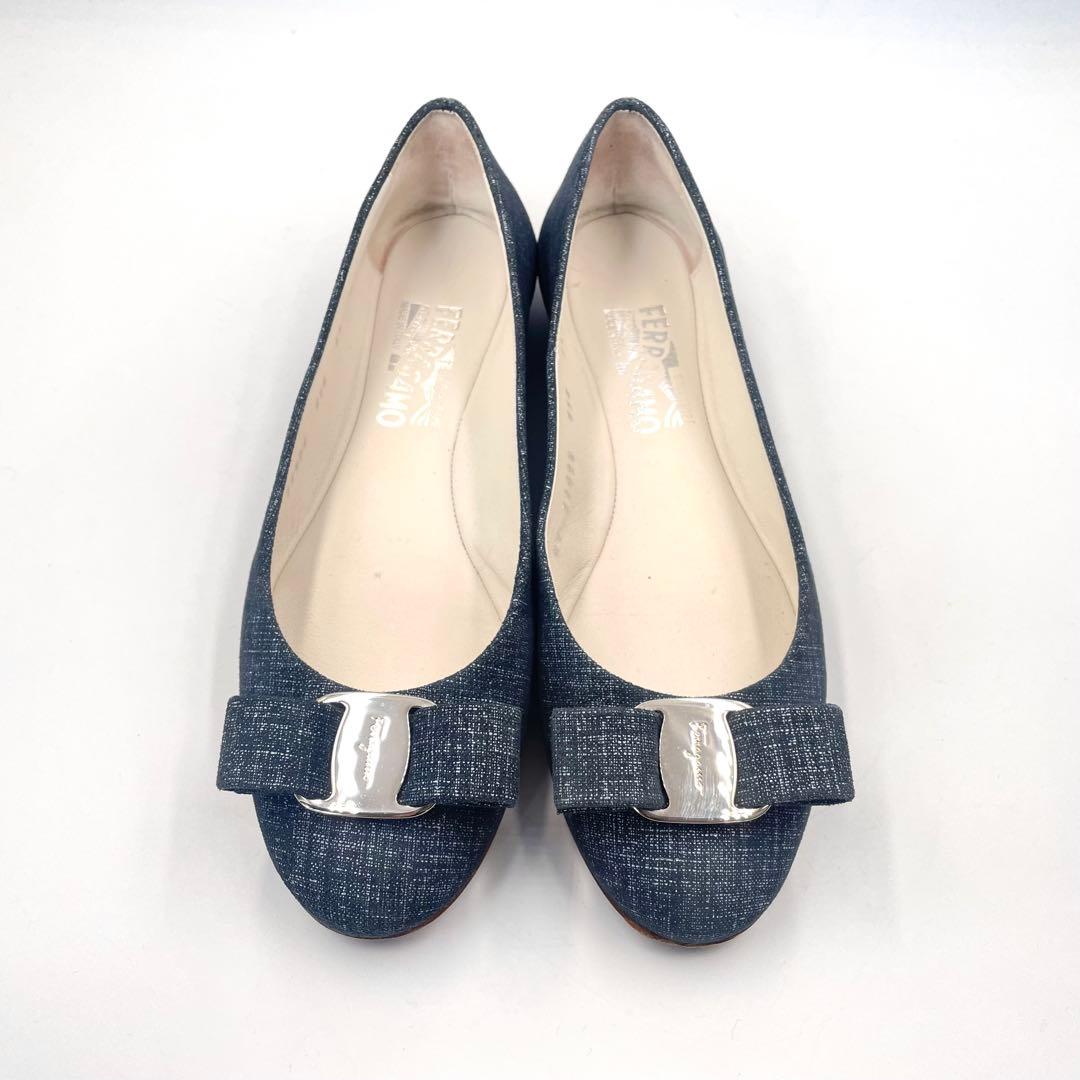 《超美品》フェラガモ ヴァラ デニム シルバー金具 インディゴ ブルー 保存袋