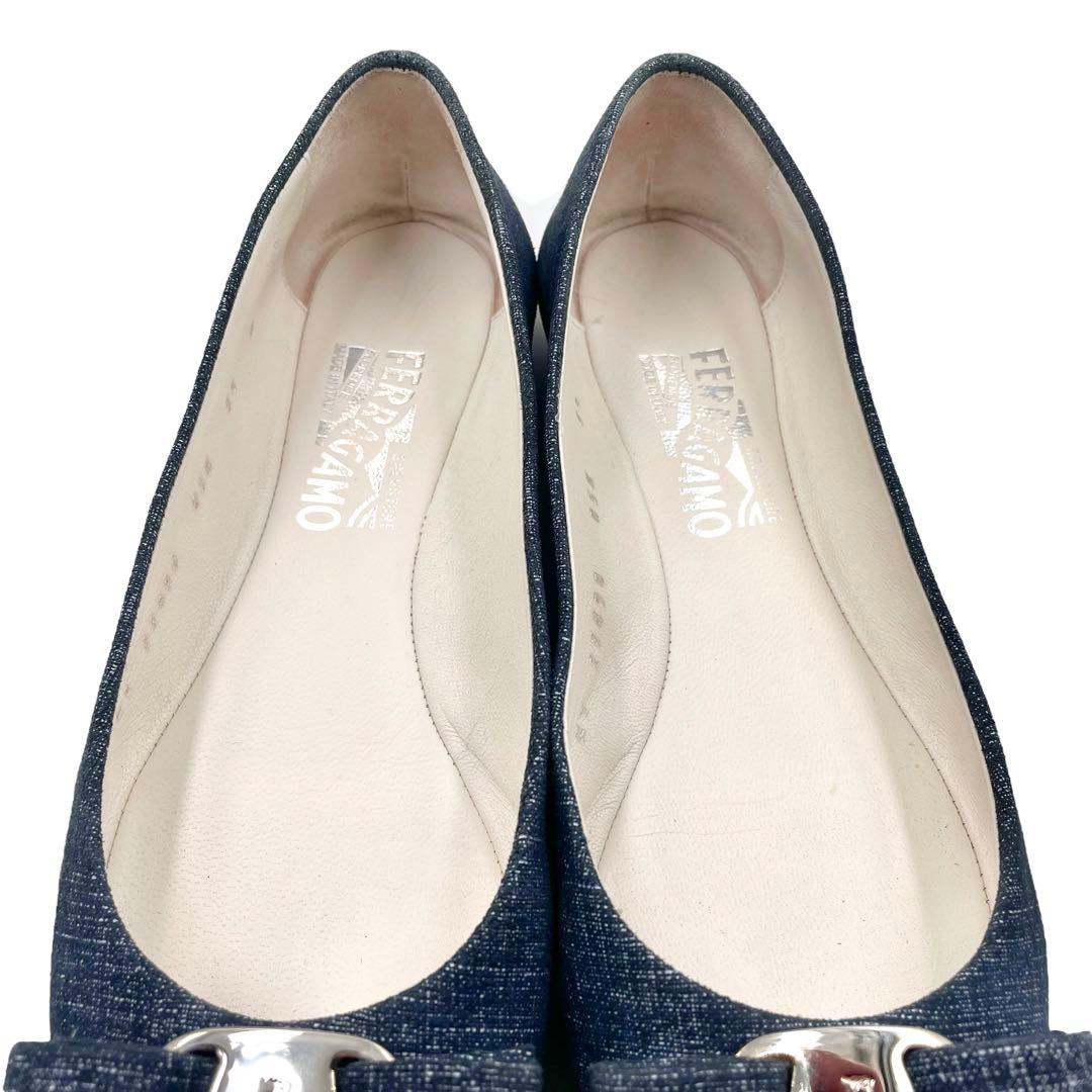 《超美品》フェラガモ ヴァラ デニム シルバー金具 インディゴ ブルー 保存袋