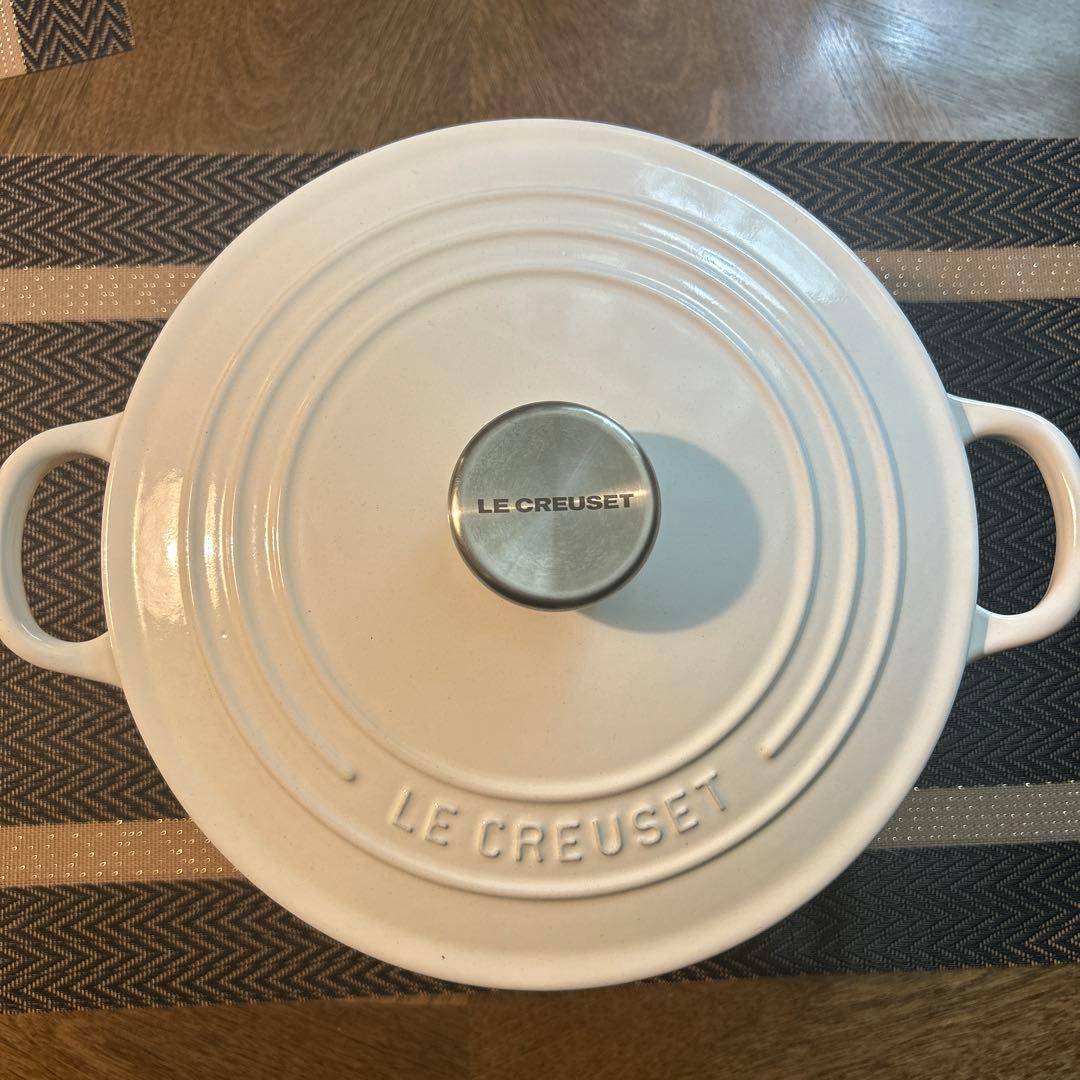 LE CREUSET ココットロンド　シグニチャー　22cm ホワイト シグニチャー ココット・ロンド 22cm メレンゲ (シルバーツマミ