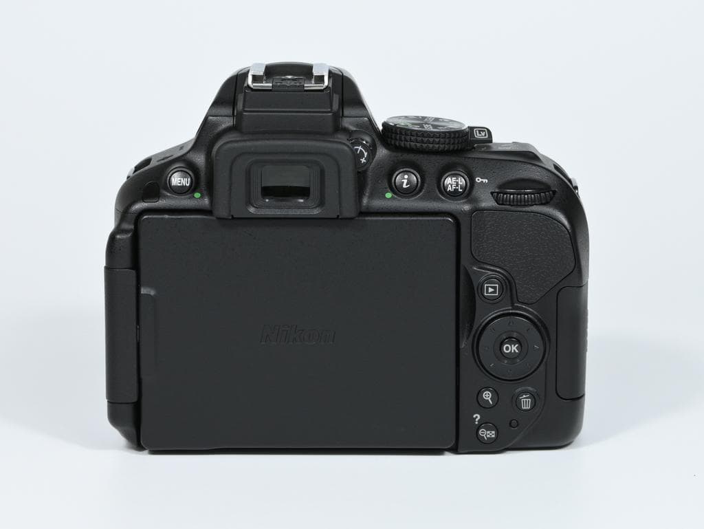 【ほぼ新品】 ニコン　Nikon D5300 ボディ 《ショット数151》