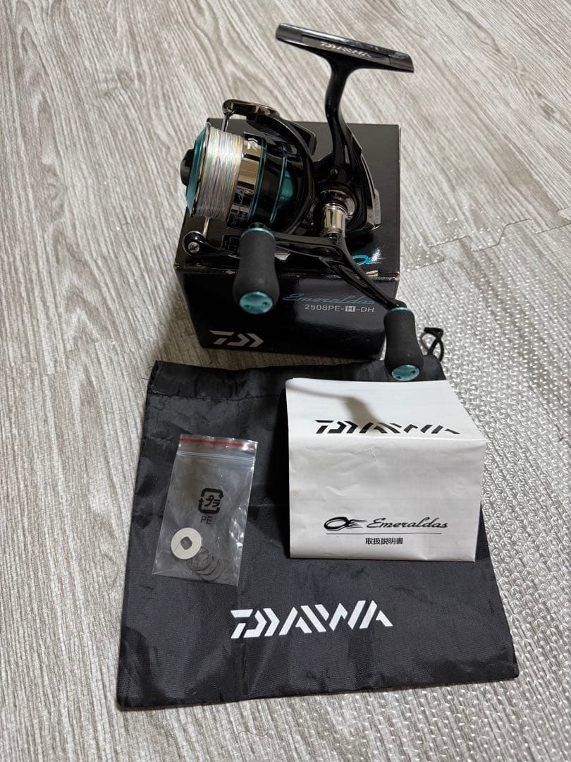 ダイワ エメラルダス 2508PE-H-DH Amazon | ダイワ(Daiwa) スピニングリール エギング 16 エメラルダス