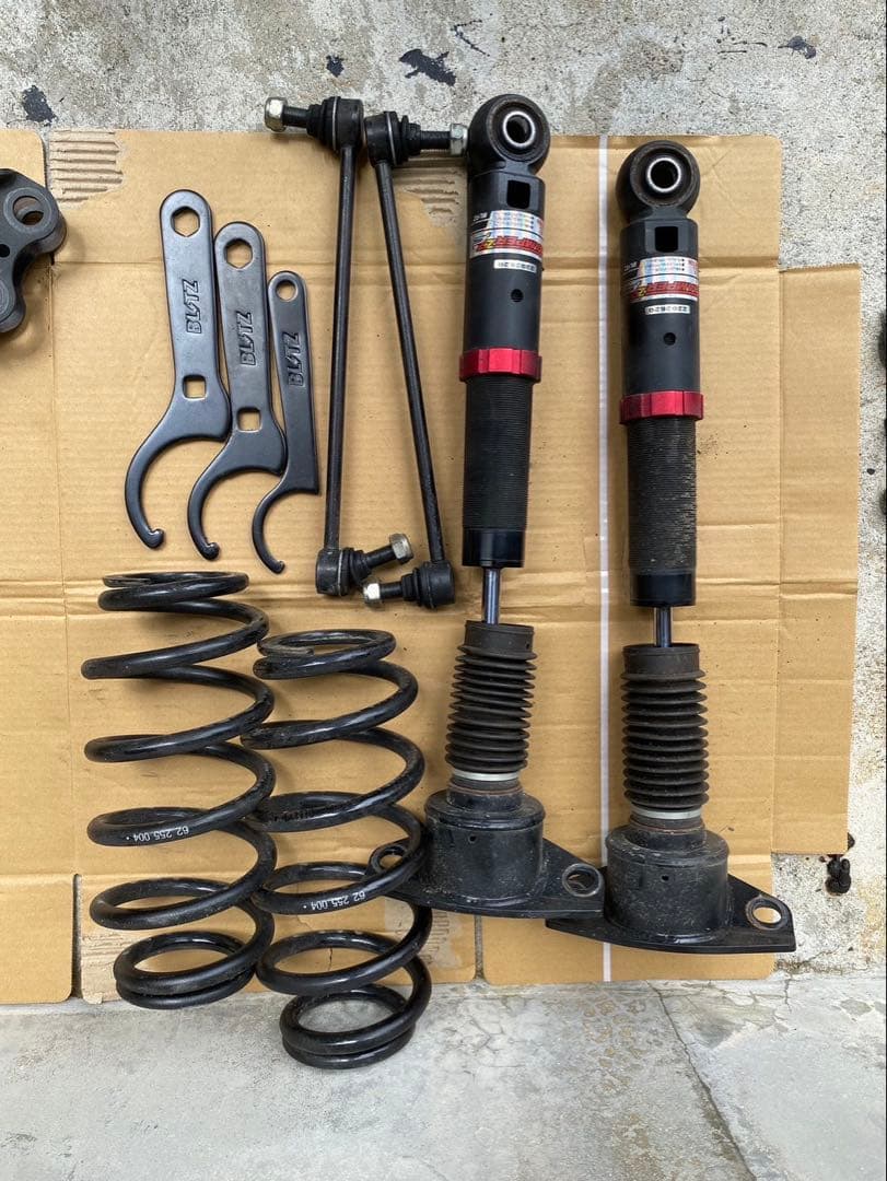 プリウスPHV(ZVW52)サスペンションキット 一式 2202520 - メルカリ