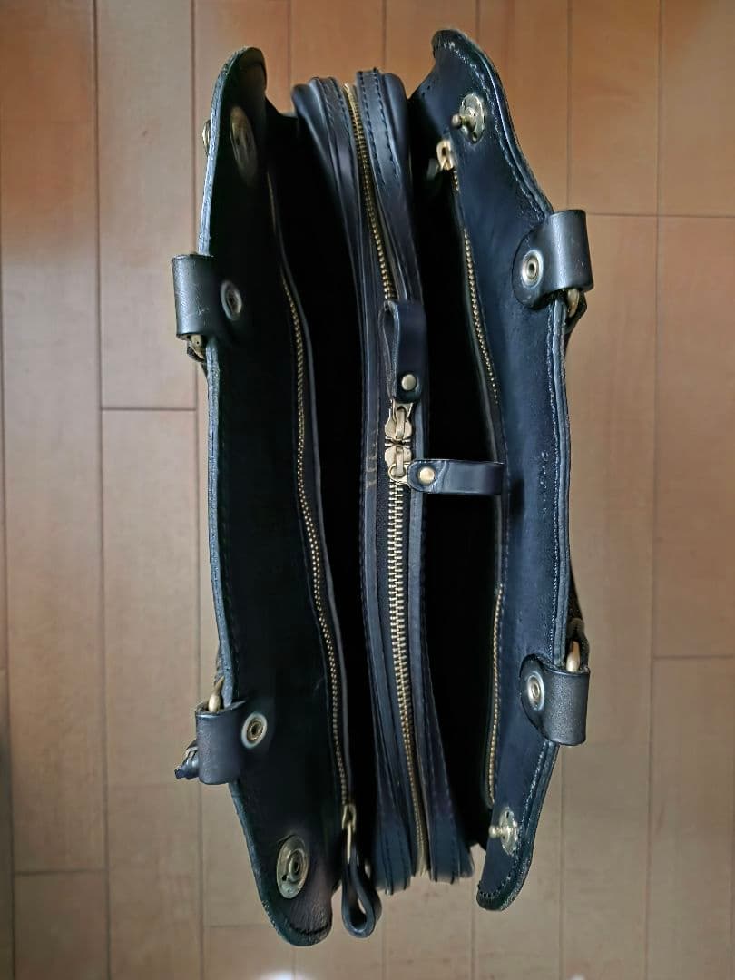 ヘルツ オルガン ドイツホックのビジネスバッグ 〈現品販売品