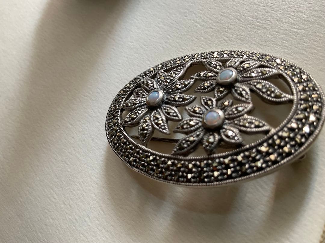 お花ブローチ マーカサイト 天然オパール 銀製925 ヴァンドーム青山VB