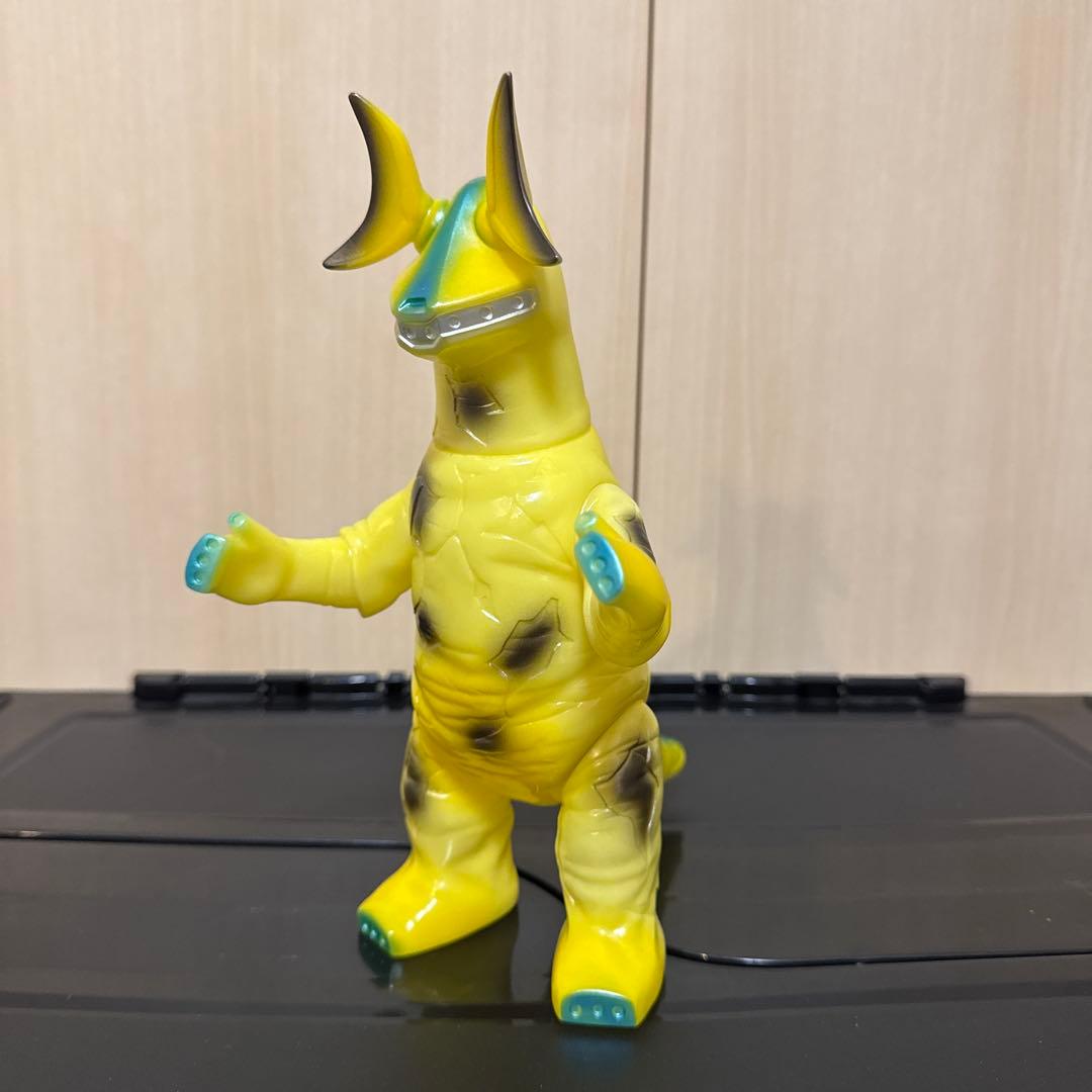 怪獣郷　エレキング　再生　蓄光 怪獣郷 再生エレキング 蓄光 ソフビ