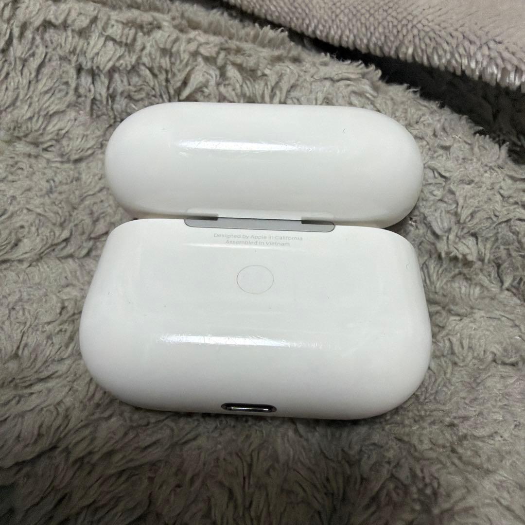 AirPods本体 ホワイト 充電ケース付き ジャンク品 - メルカリ