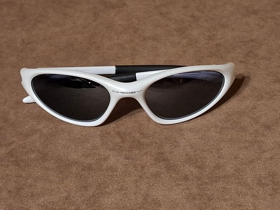 レア 廃盤 90s OAKLEY minute サングラス 展示品 オークリー - メルカリ