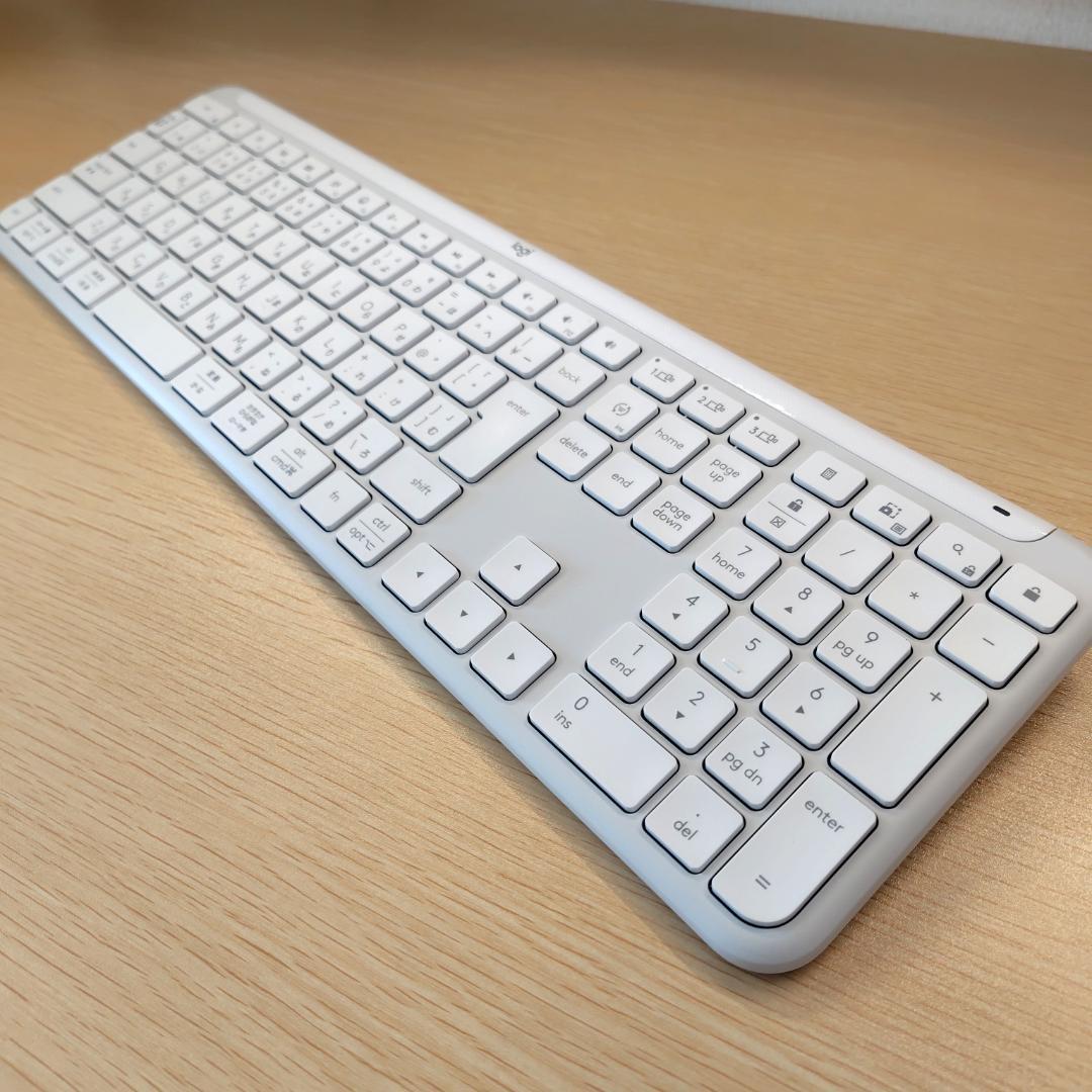 ほぼ未使用✨美品 ロジクール ワイヤレス キーボード K950 ホワイト白