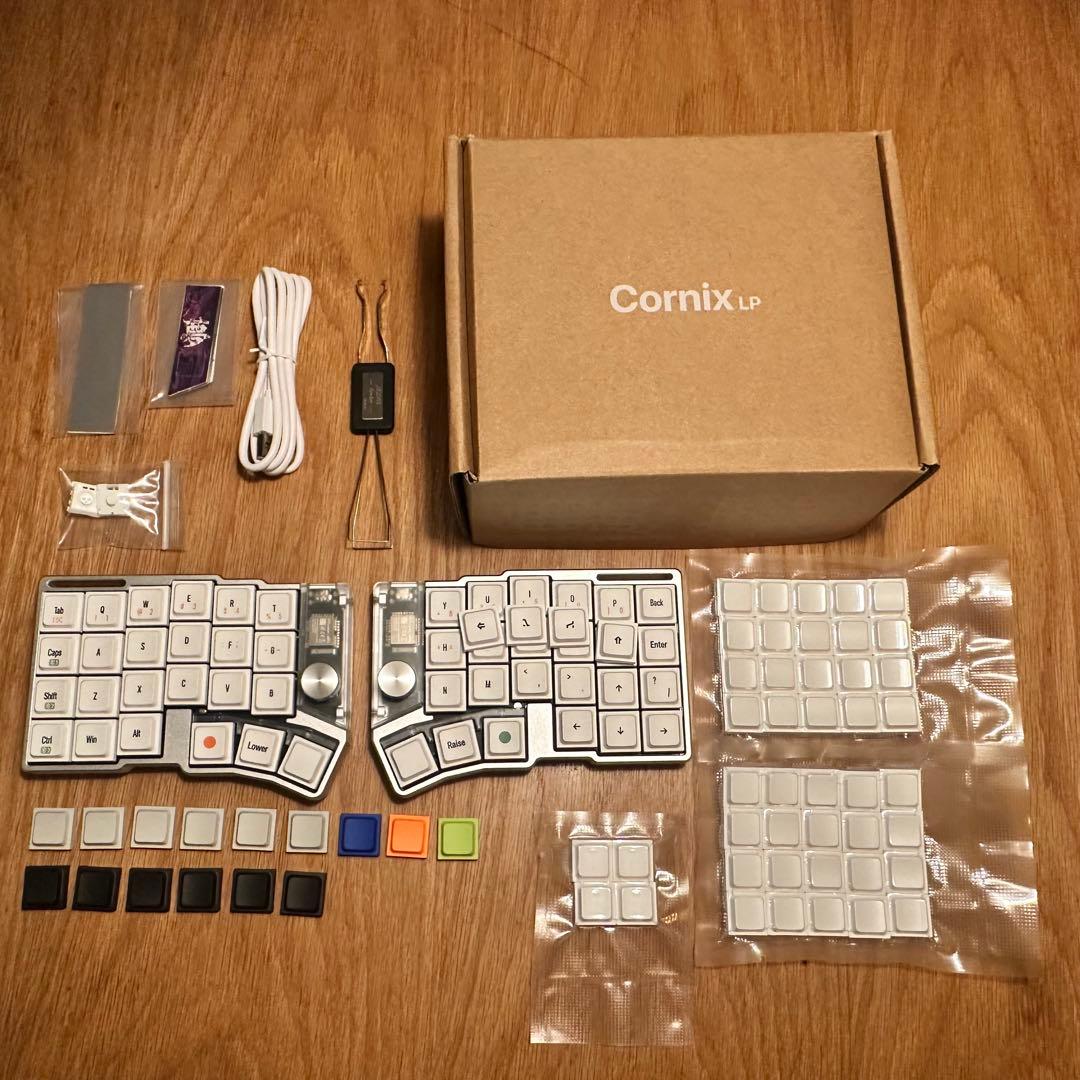 Cornix LP 無線分割キーボード シルバー+無刻印キーキャップ各 - メルカリ