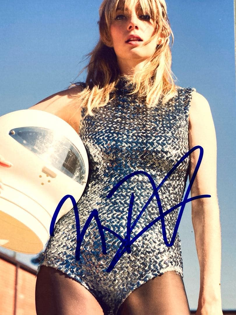 マヤ・ホーク直筆サイン入り2Lサイズ写真…ストレンジャー・シングス ストレンジャー・シングス』の新スター、マヤ・ホークがミュージシャン